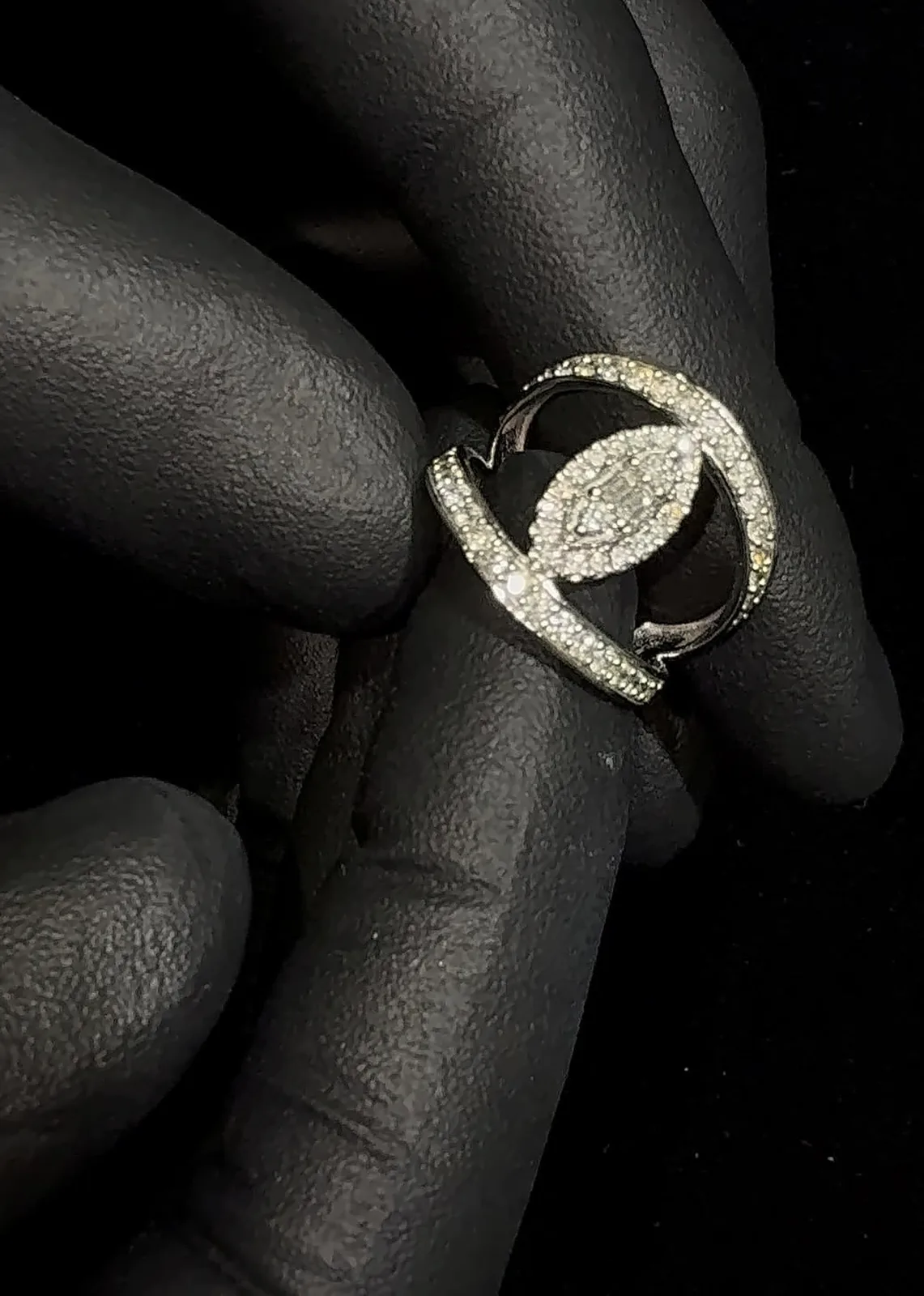 Anillo marquise iced-out