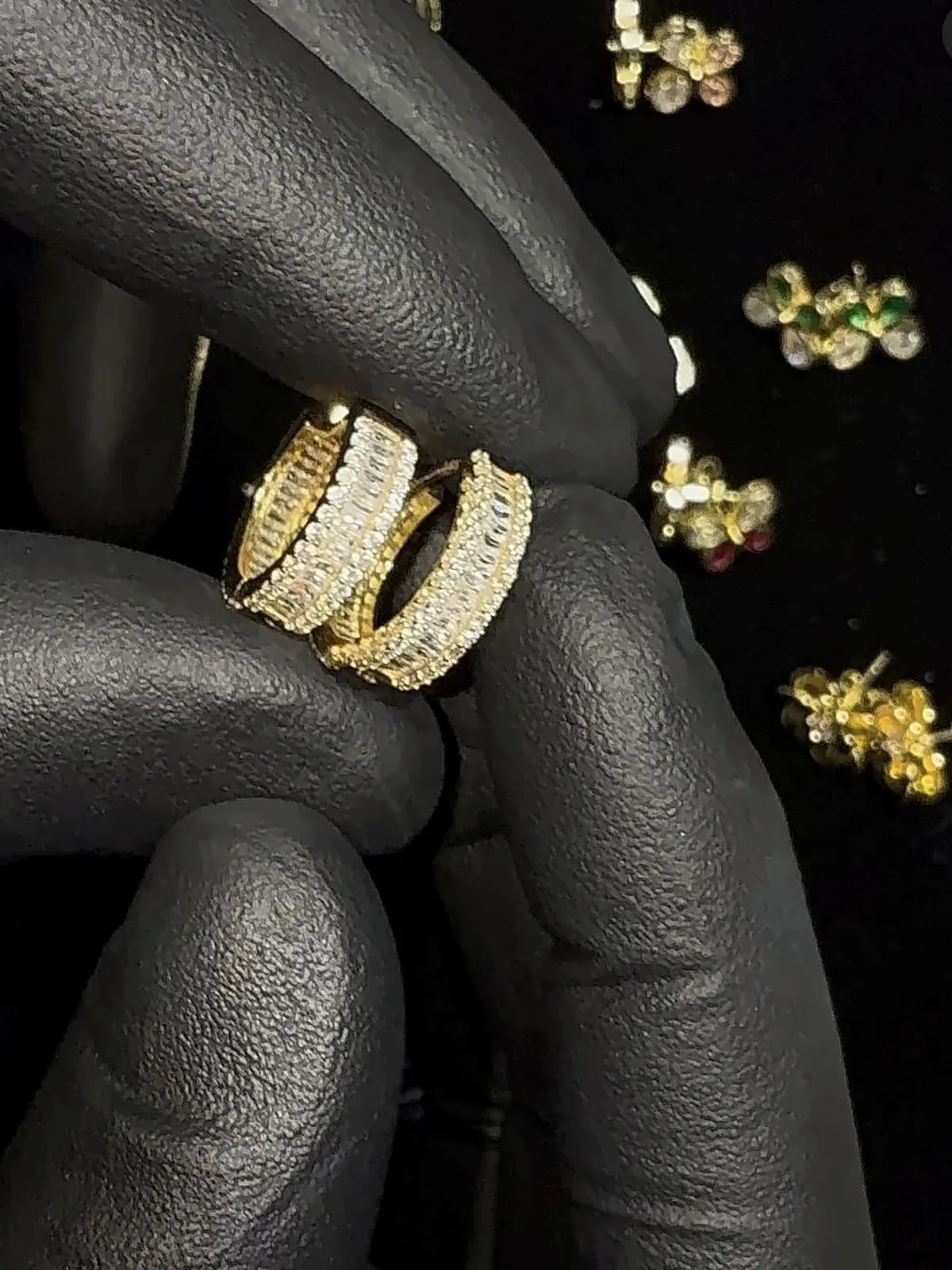 Aretes huggie iced-out